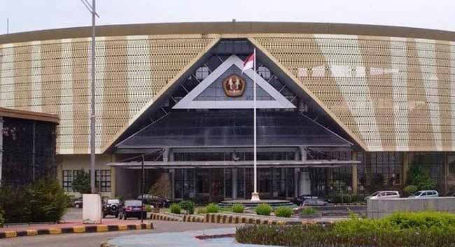 perbandingan universitas negeri dan swasta